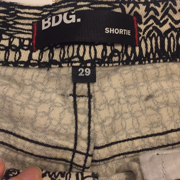 *BOGO 50%*BDG mid rise pattern Shortie - Picture 4 of 4